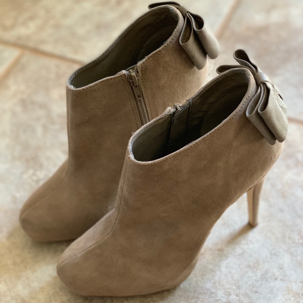 Dolce Vida high heel booties size 9